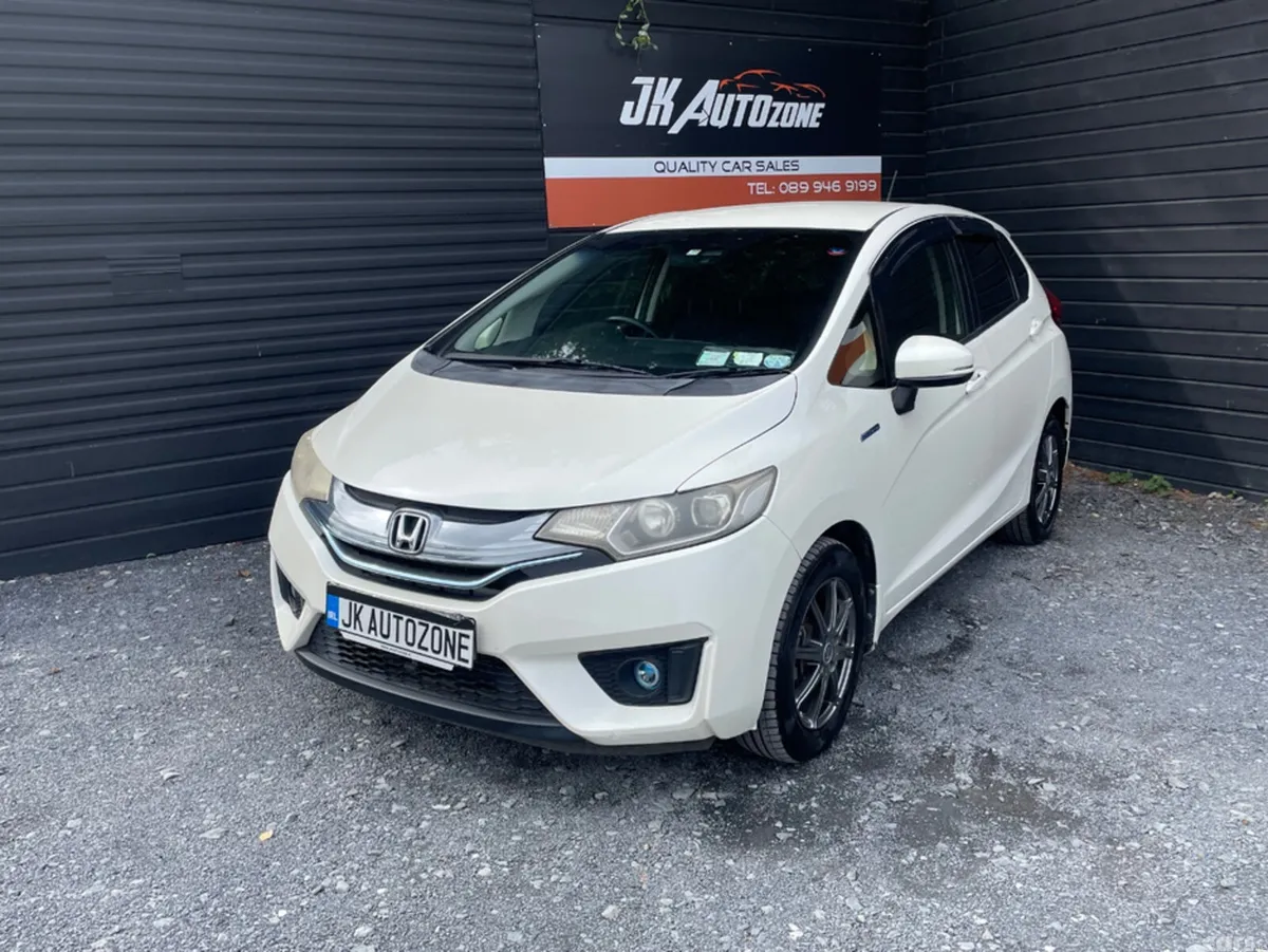 Honda Fit Hatchback, Petrol Hybrid, 2013, White