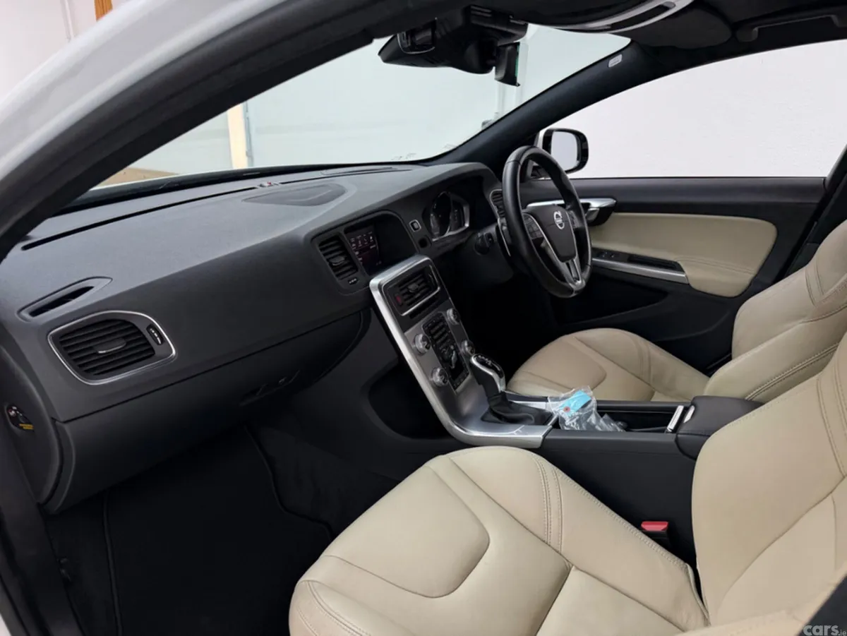 Volvo S60 Saloon, Diesel, 2017, White