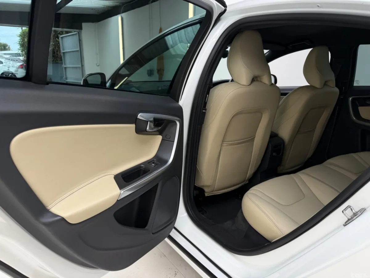 Volvo S60 Saloon, Diesel, 2017, White