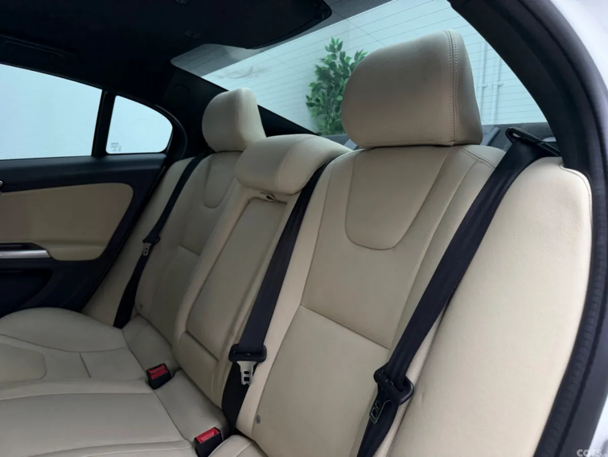 Volvo S60 Saloon, Diesel, 2017, White