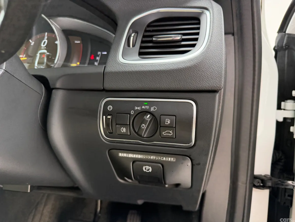 Volvo S60 Saloon, Diesel, 2017, White