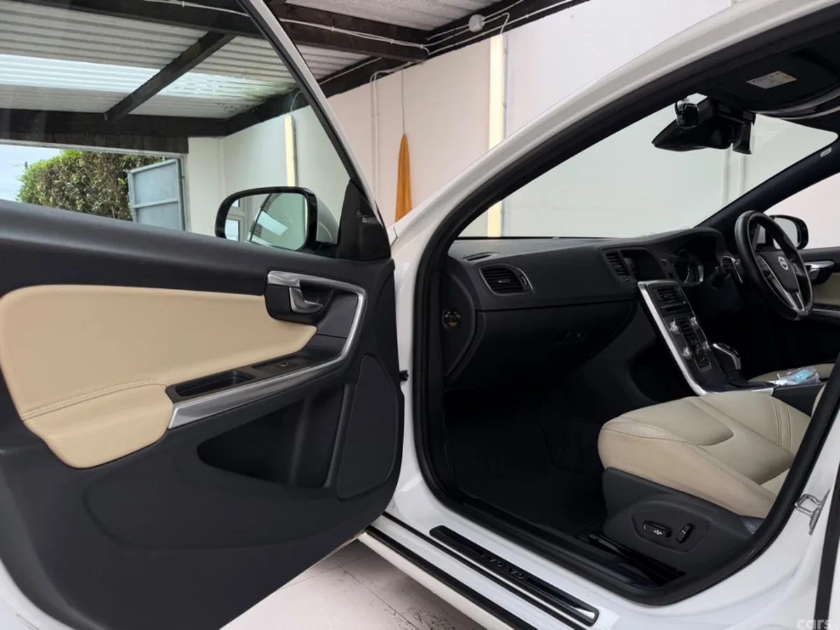 Volvo S60 Saloon, Diesel, 2017, White