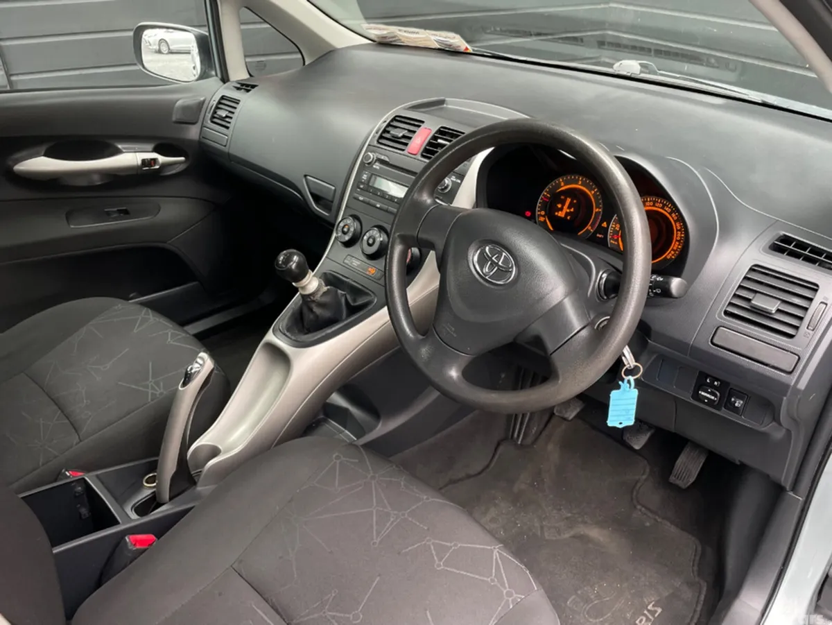 Toyota Auris Hatchback, Diesel, 2010, Grey