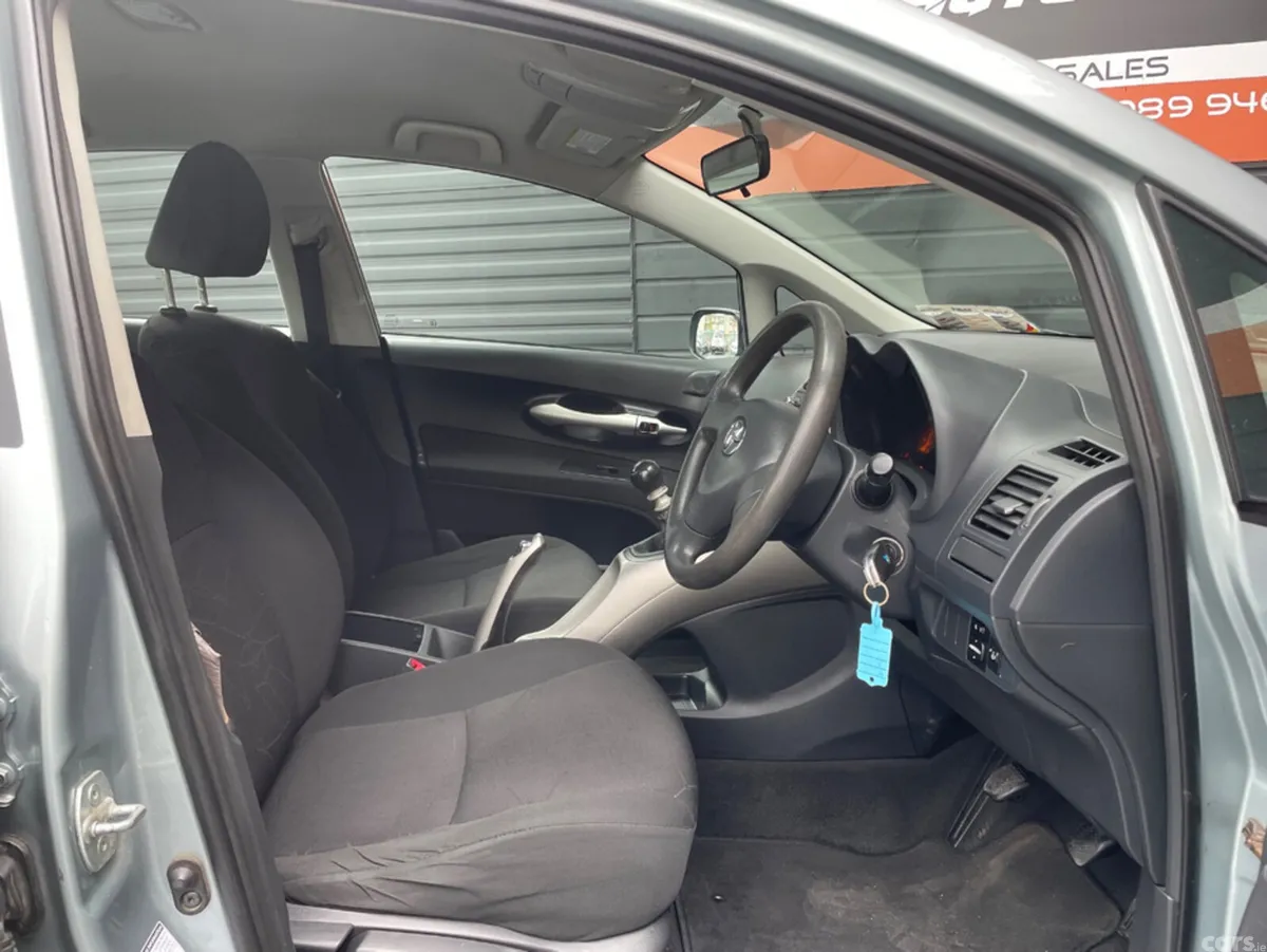 Toyota Auris Hatchback, Diesel, 2010, Grey