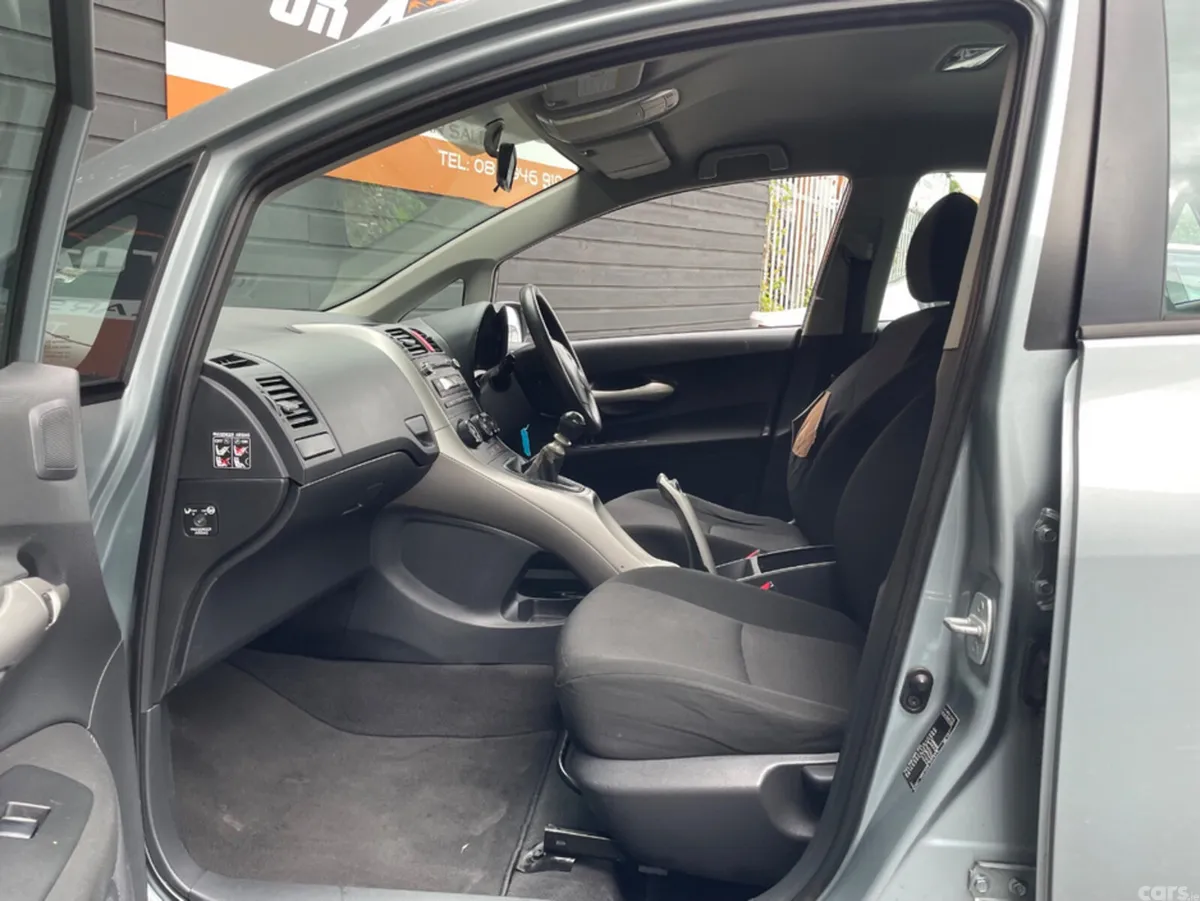 Toyota Auris Hatchback, Diesel, 2010, Grey