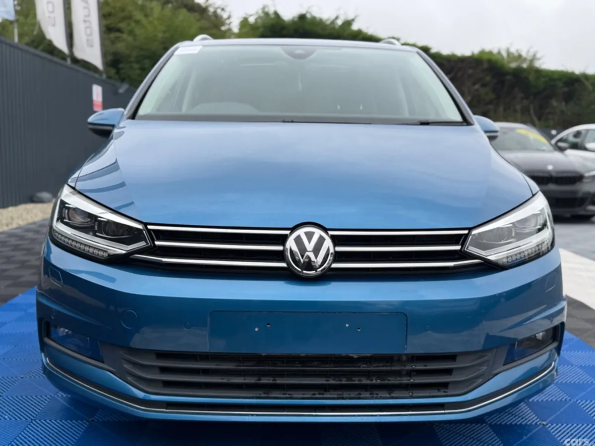 Volkswagen Touran MPV, Diesel, 2019, Blue