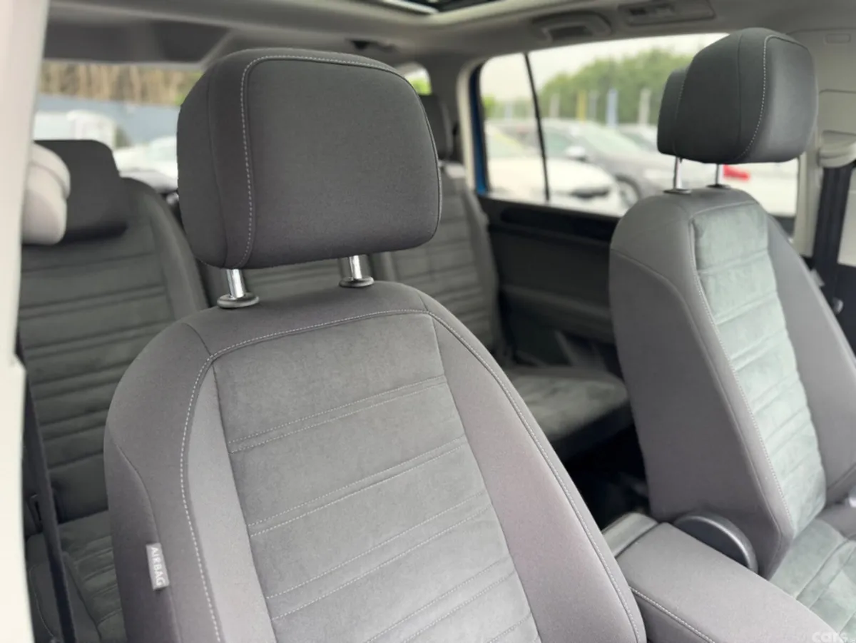 Volkswagen Touran MPV, Diesel, 2019, Blue