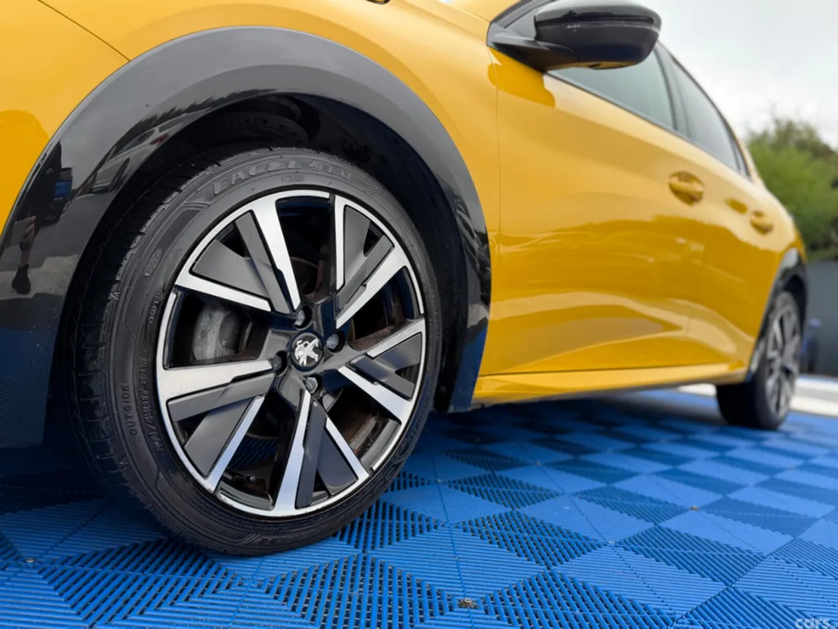 Peugeot 208 Hatchback, Petrol, 2020, Yellow