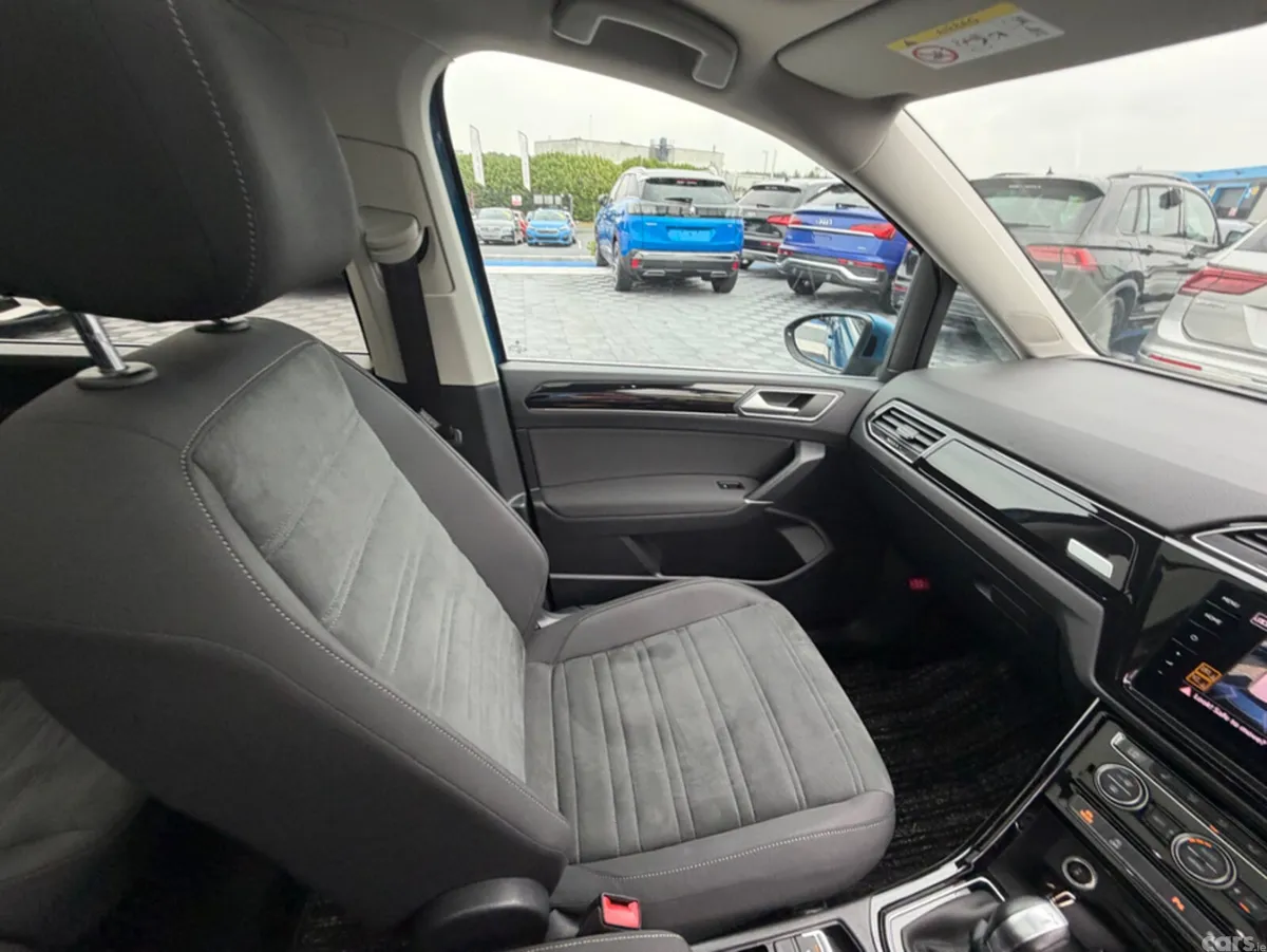 Volkswagen Touran MPV, Diesel, 2019, Blue