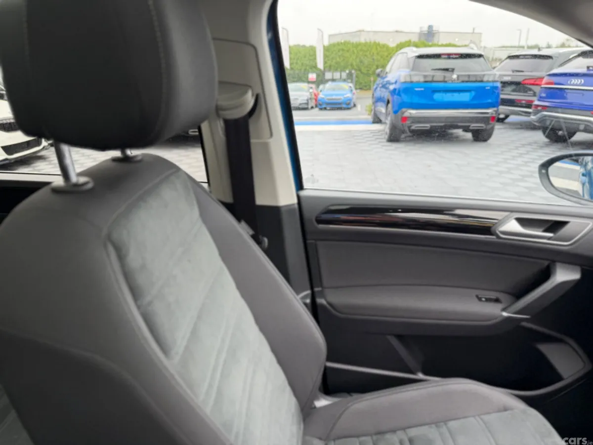 Volkswagen Touran MPV, Diesel, 2019, Blue