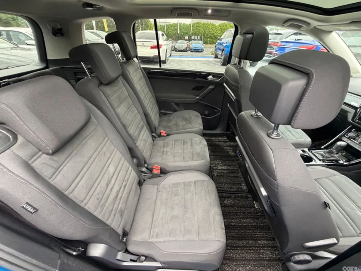 Volkswagen Touran MPV, Diesel, 2019, Blue