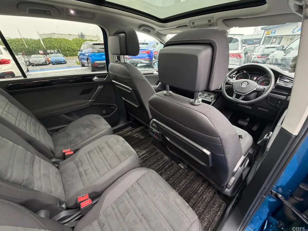 Volkswagen Touran MPV, Diesel, 2019, Blue