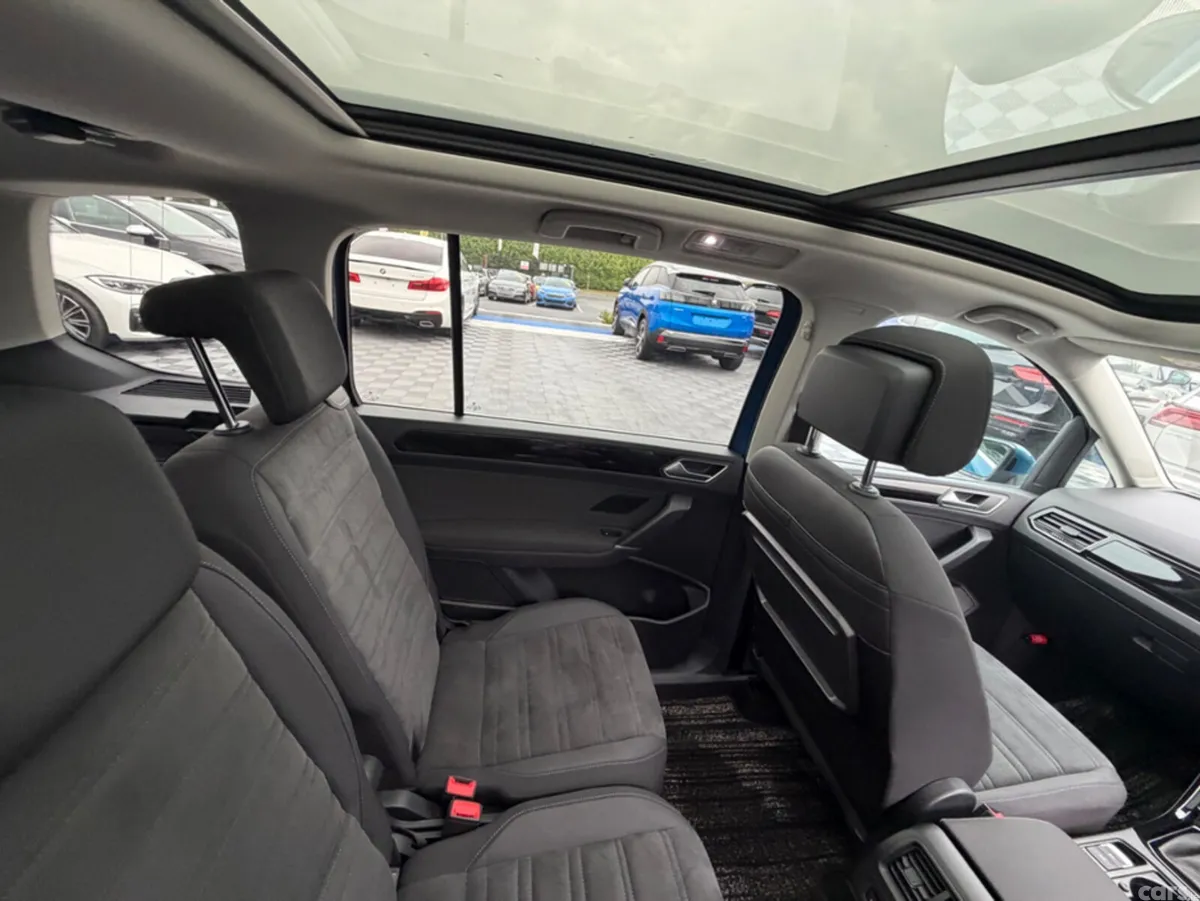 Volkswagen Touran MPV, Diesel, 2019, Blue