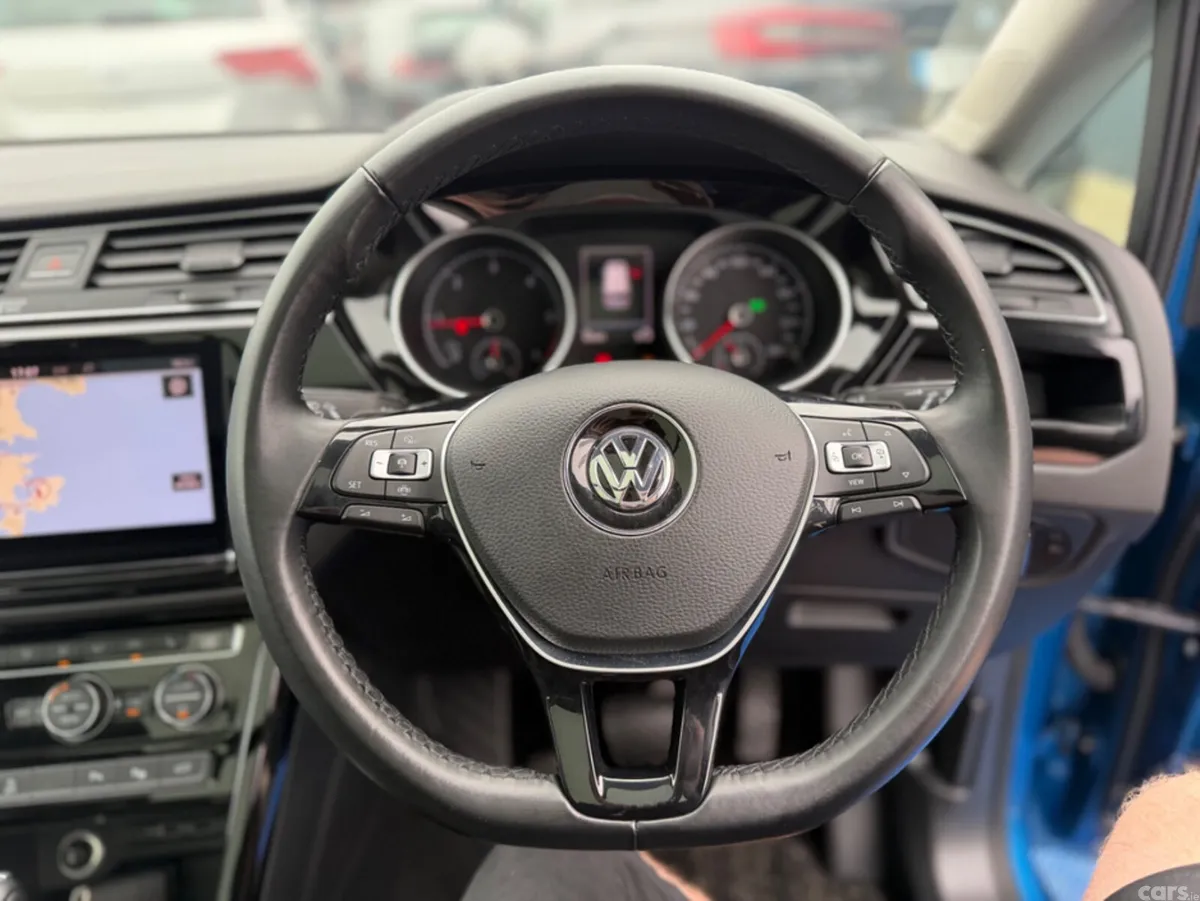 Volkswagen Touran MPV, Diesel, 2019, Blue