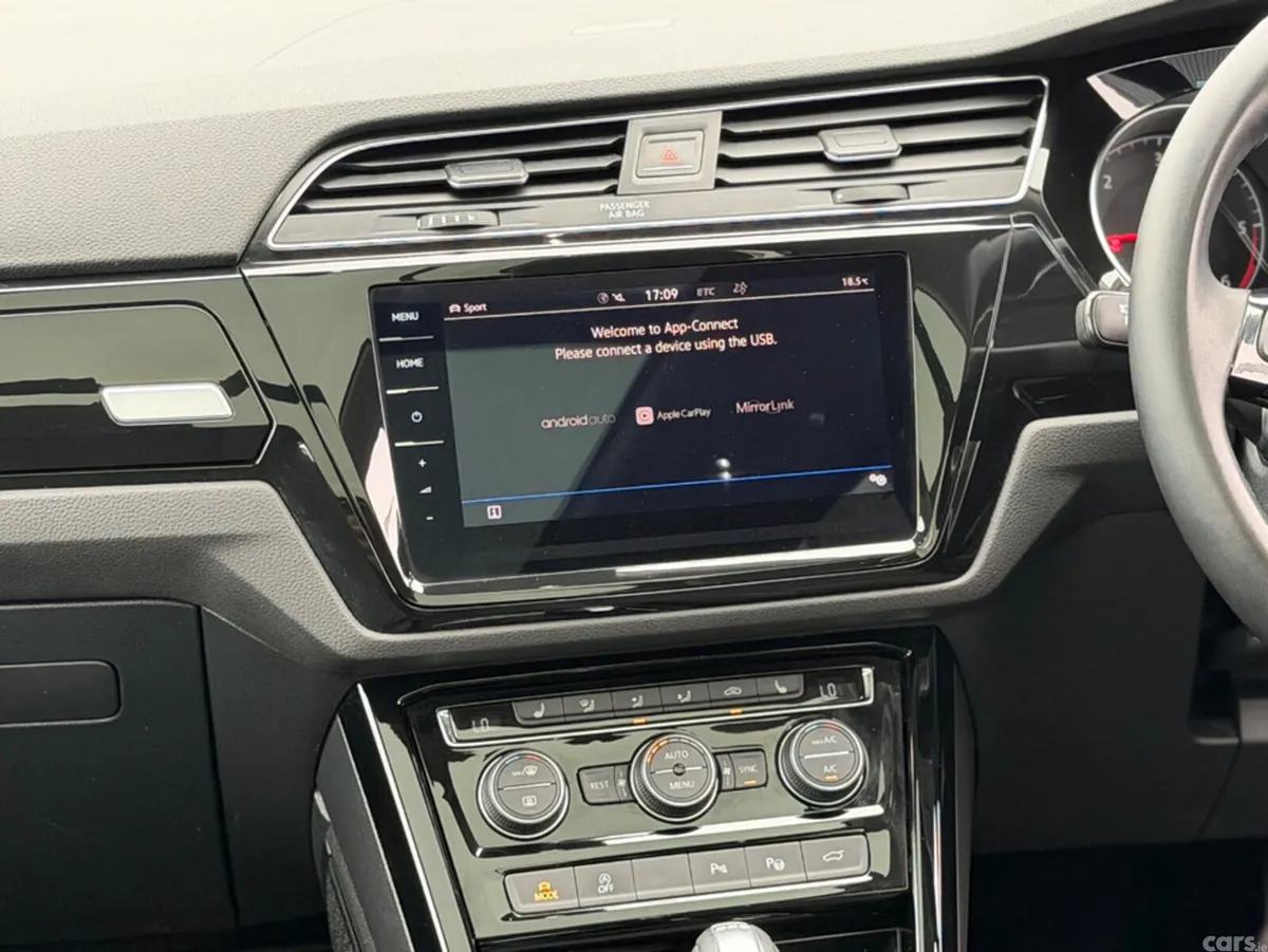 Volkswagen Touran MPV, Diesel, 2019, Blue