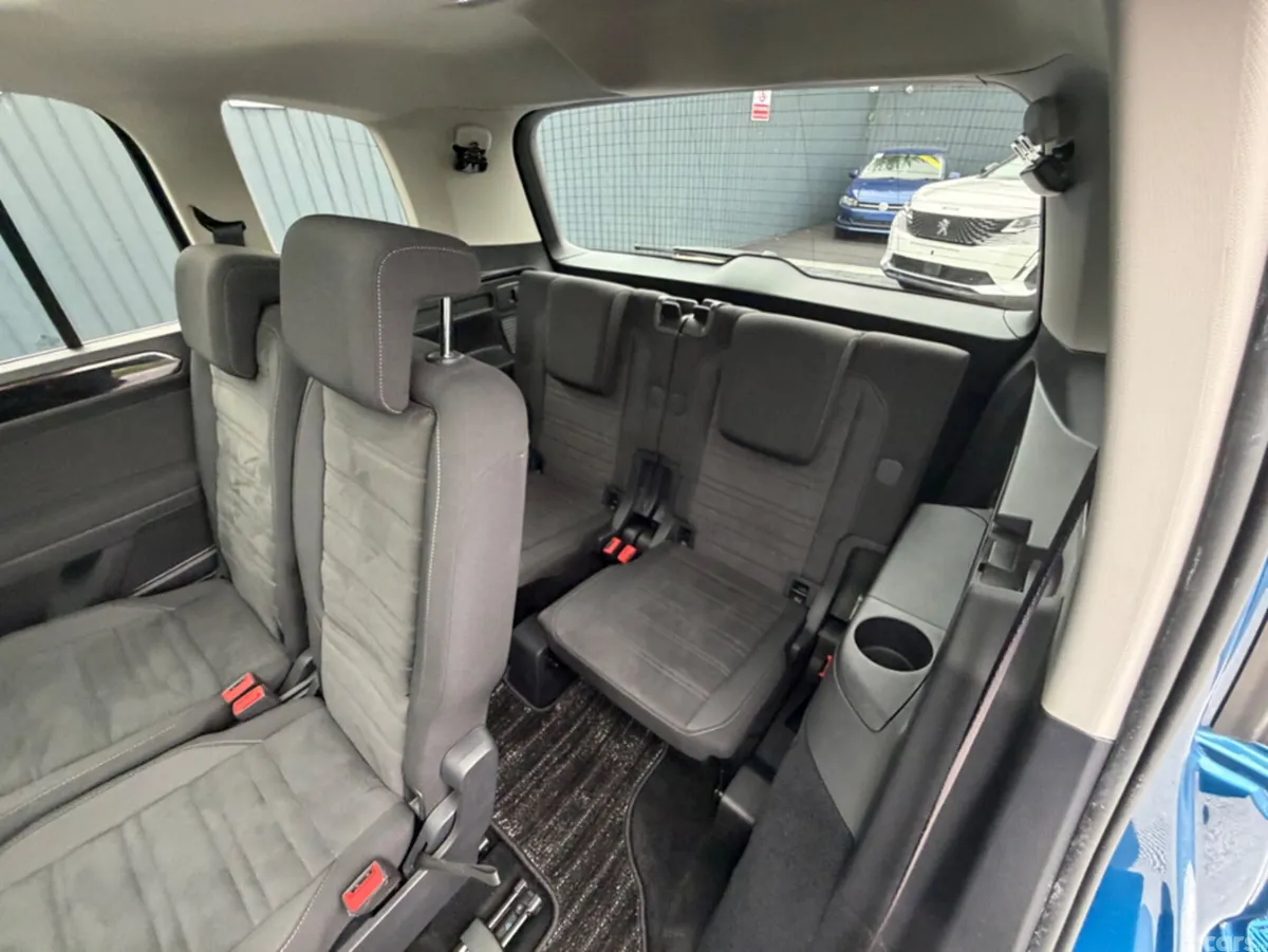 Volkswagen Touran MPV, Diesel, 2019, Blue