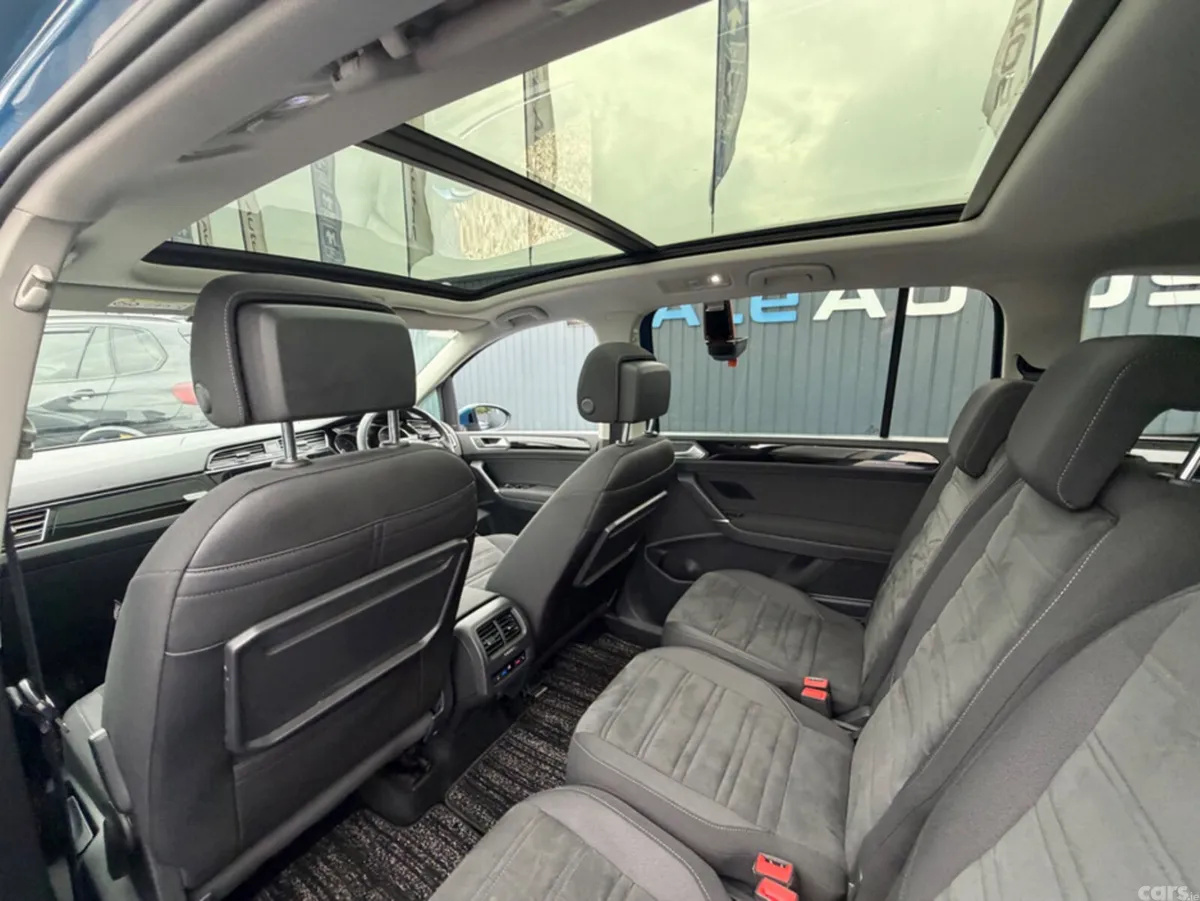 Volkswagen Touran MPV, Diesel, 2019, Blue