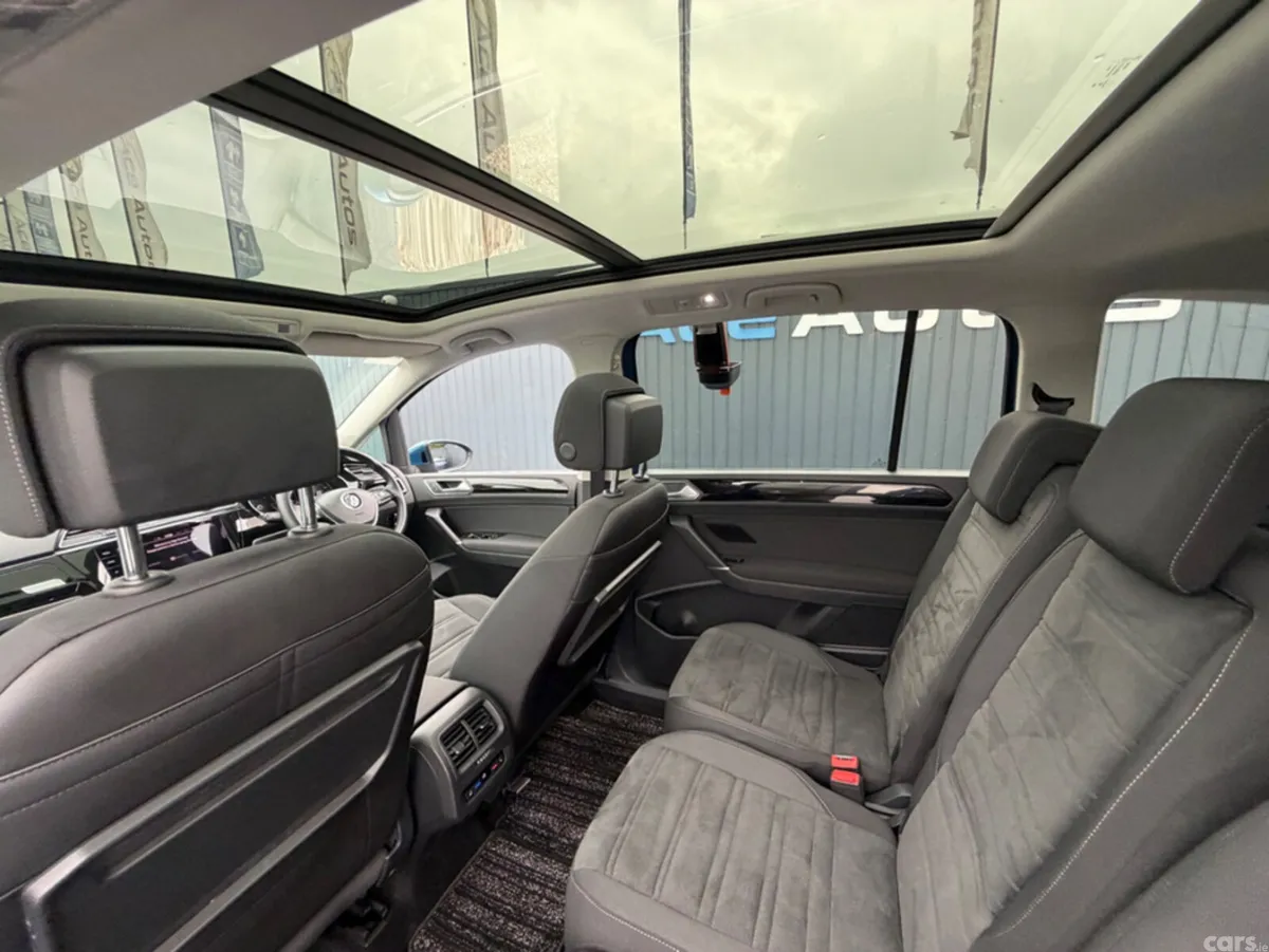Volkswagen Touran MPV, Diesel, 2019, Blue