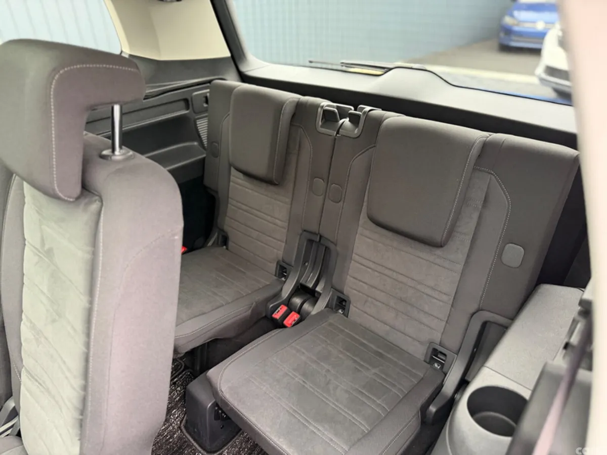 Volkswagen Touran MPV, Diesel, 2019, Blue