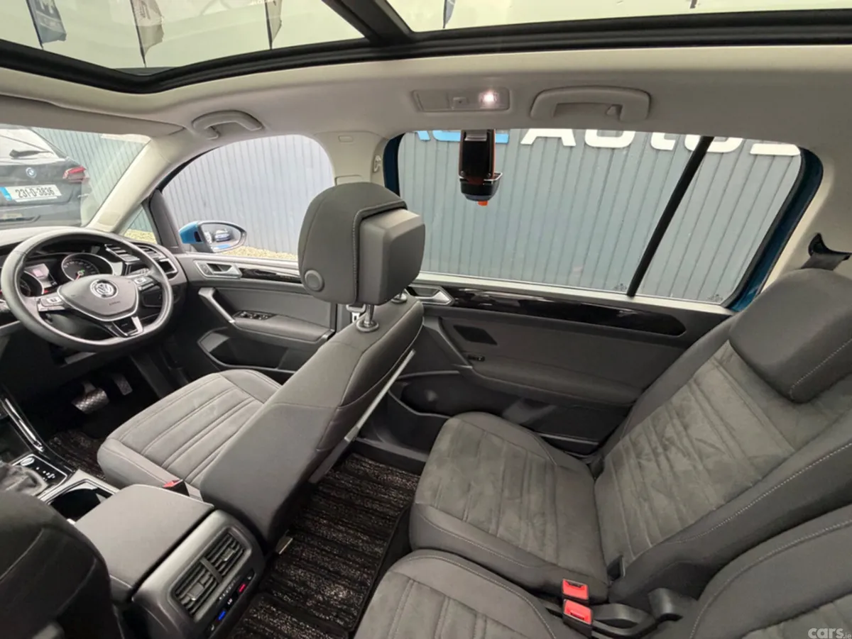 Volkswagen Touran MPV, Diesel, 2019, Blue