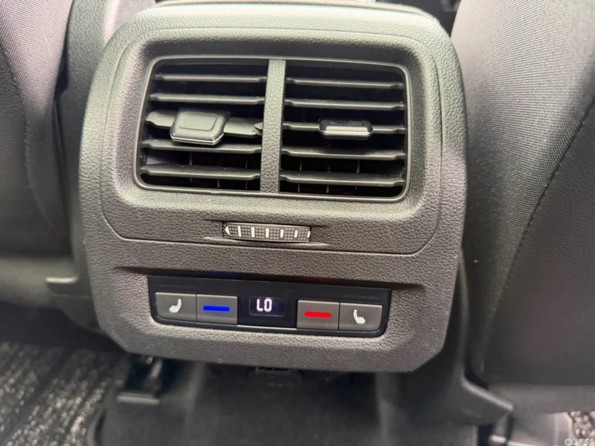 Volkswagen Touran MPV, Diesel, 2019, Blue