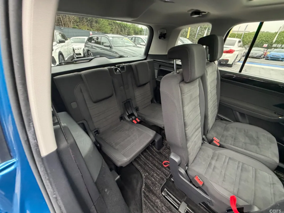 Volkswagen Touran MPV, Diesel, 2019, Blue
