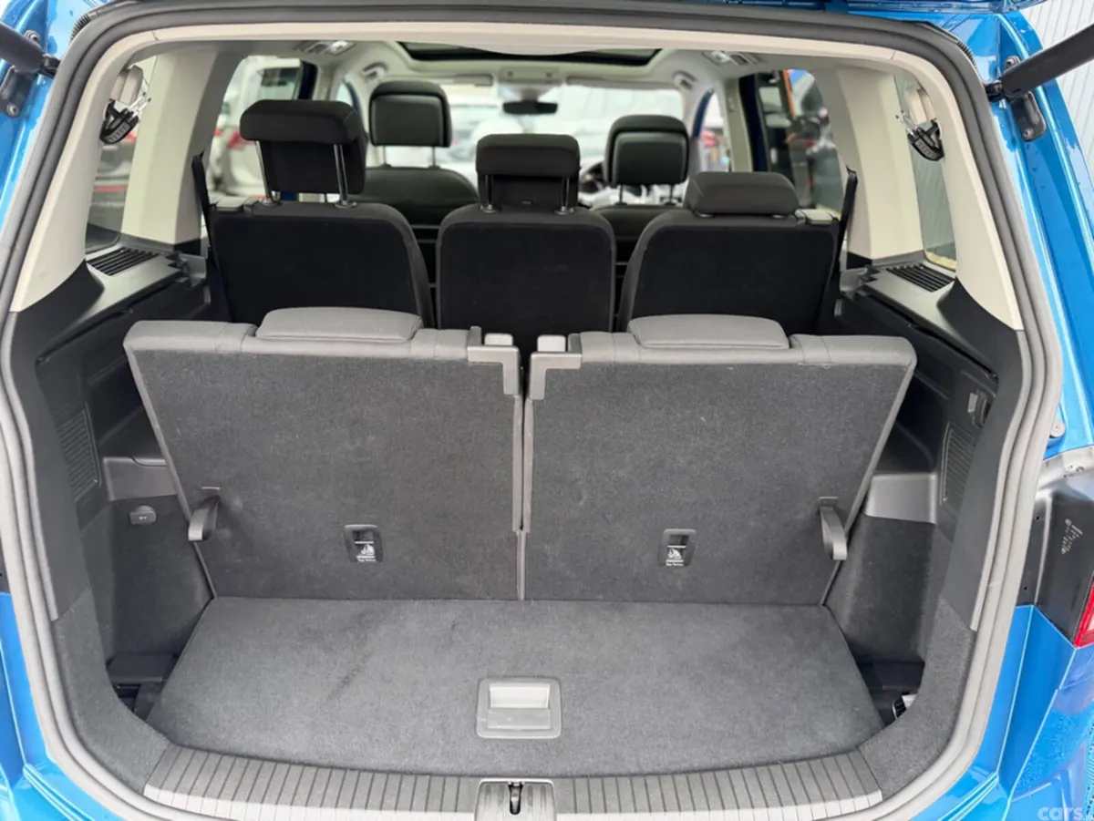 Volkswagen Touran MPV, Diesel, 2019, Blue