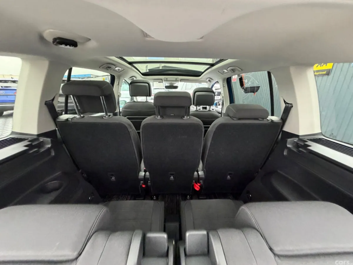 Volkswagen Touran MPV, Diesel, 2019, Blue