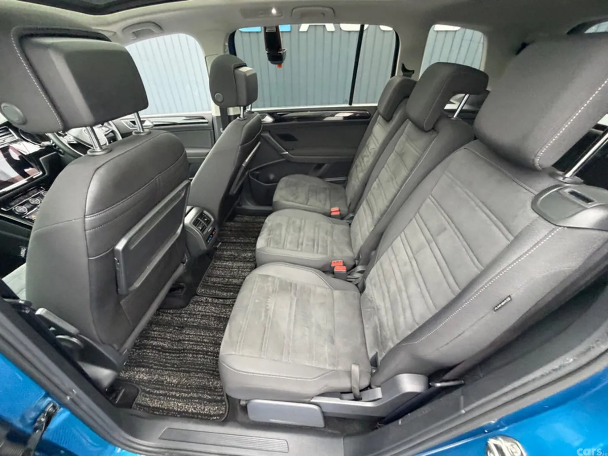 Volkswagen Touran MPV, Diesel, 2019, Blue