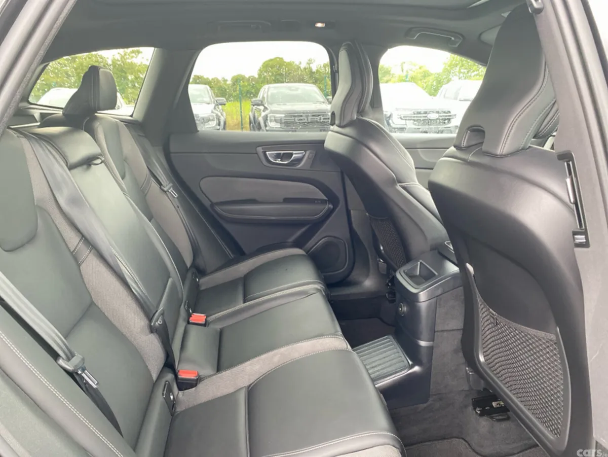 Volvo XC60 SUV, Petrol Plug-in Hybrid, 2024, Black