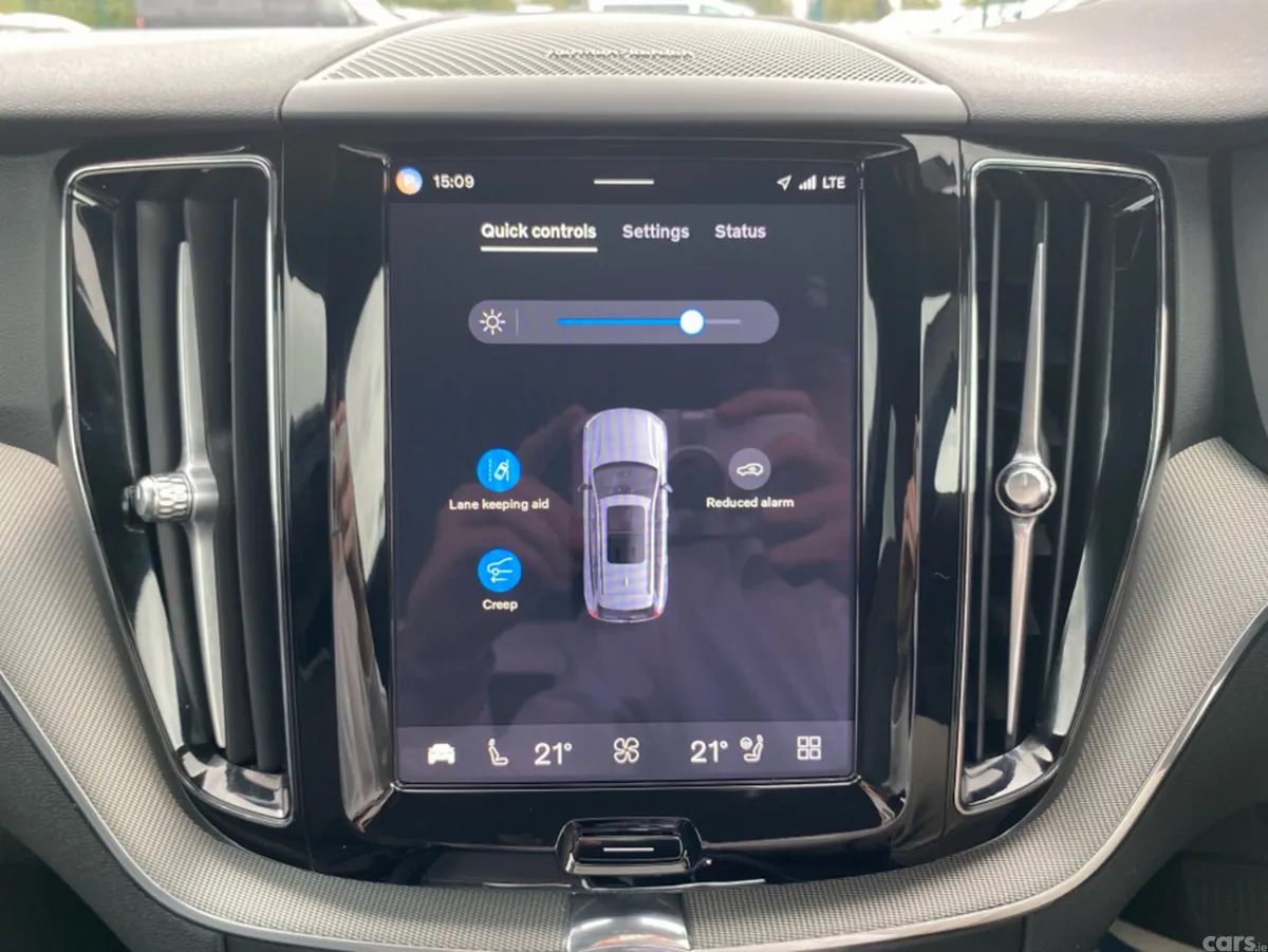 Volvo XC60 SUV, Petrol Plug-in Hybrid, 2024, Black