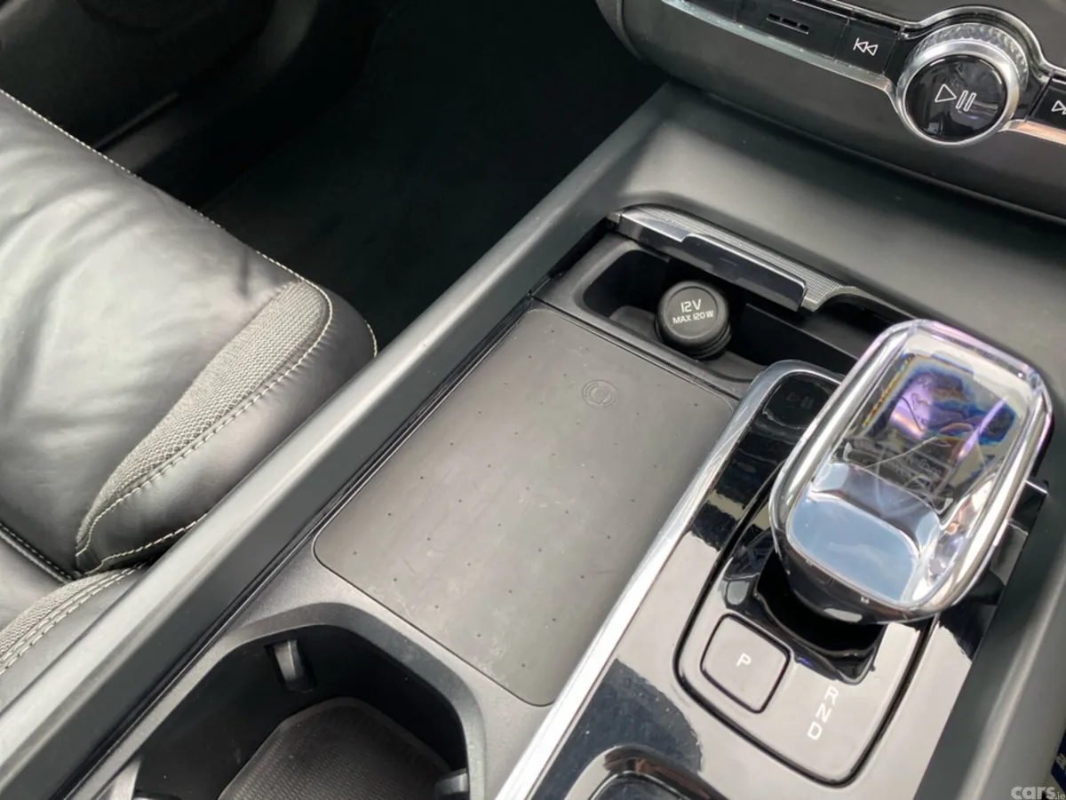 Volvo XC60 SUV, Petrol Plug-in Hybrid, 2024, Black
