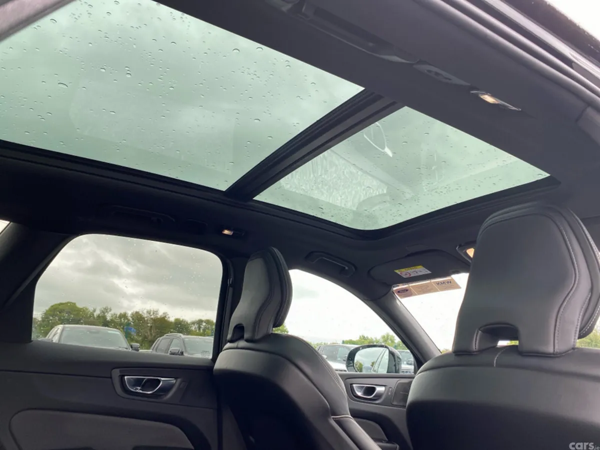 Volvo XC60 SUV, Petrol Plug-in Hybrid, 2024, Black