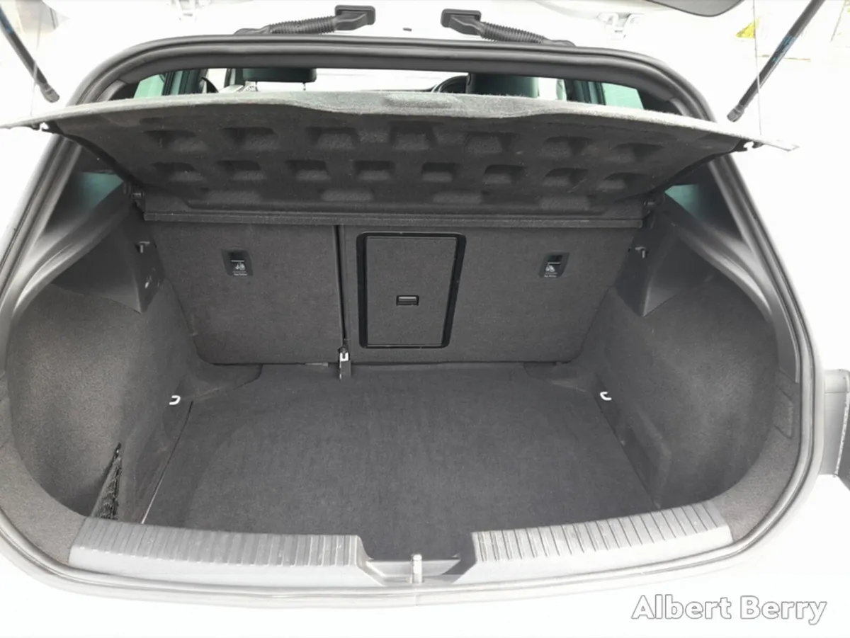 SEAT Leon Hatchback, Diesel, 2020, White