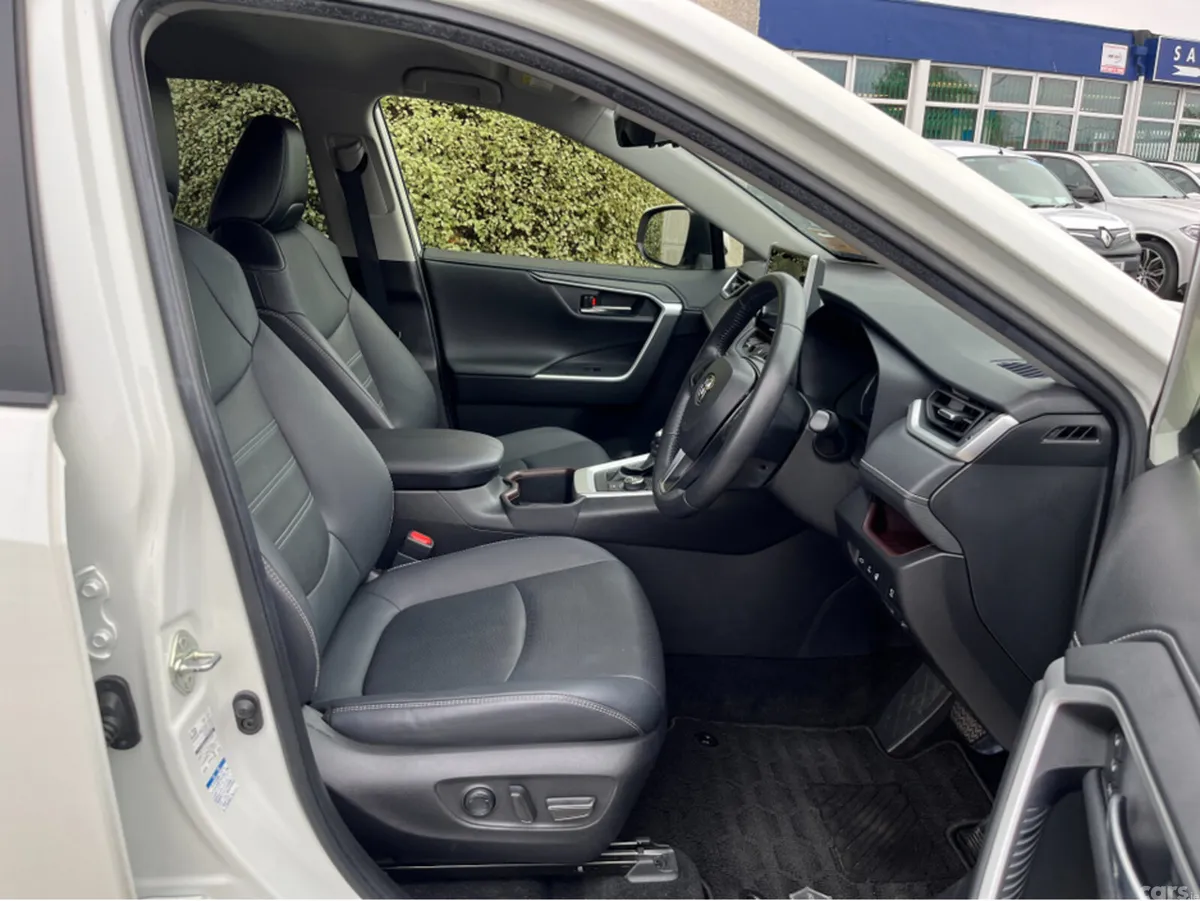 Toyota RAV4 SUV, Petrol Hybrid, 2022, White
