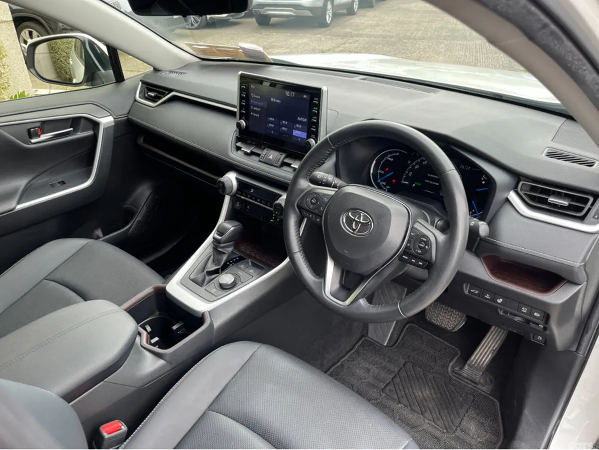 Toyota RAV4 SUV, Petrol Hybrid, 2022, White
