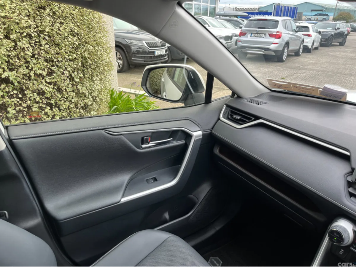 Toyota RAV4 SUV, Petrol Hybrid, 2022, White