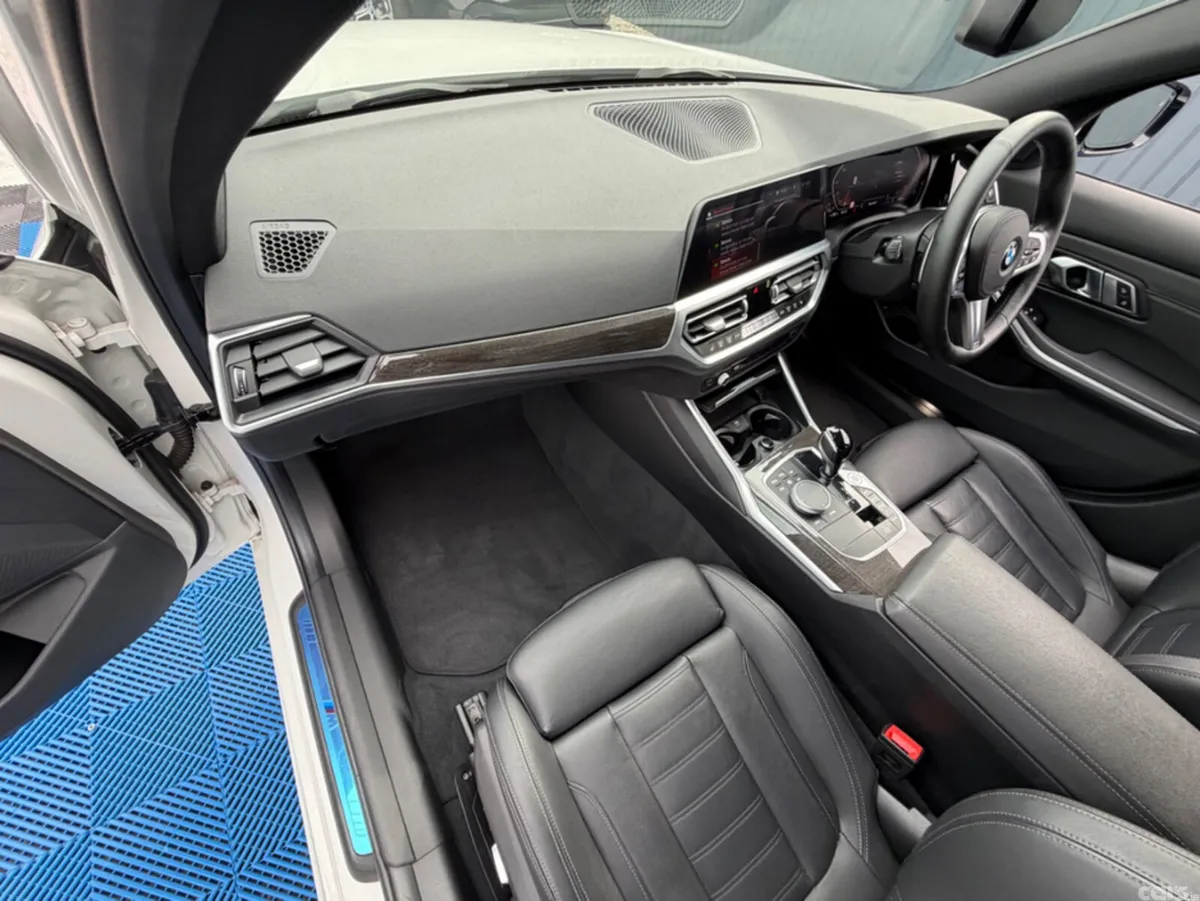 BMW 3-Series Saloon, Petrol, 2021, White