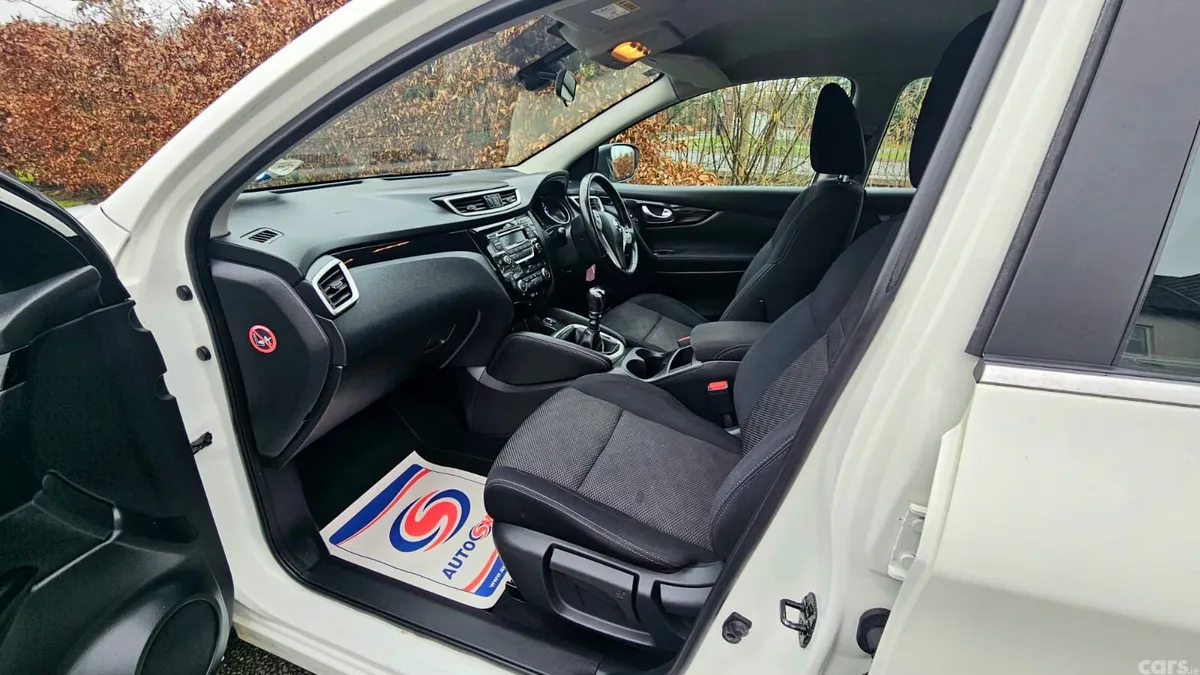 Nissan Qashqai Hatchback, Diesel, 2015, White