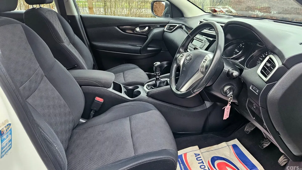 Nissan Qashqai Hatchback, Diesel, 2015, White