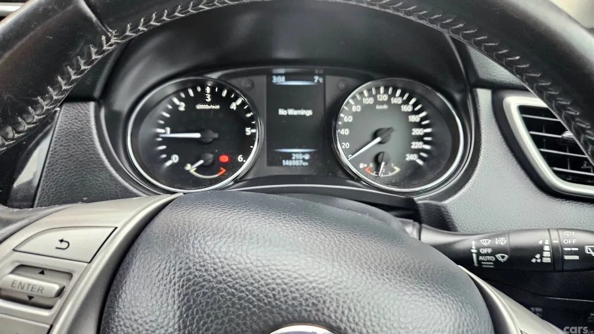 Nissan Qashqai Hatchback, Diesel, 2015, White