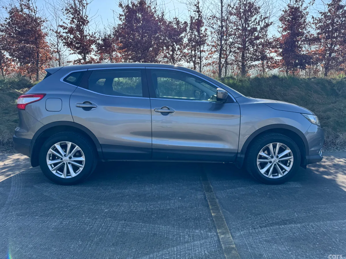Nissan Qashqai Hatchback, Diesel, 2015, Grey