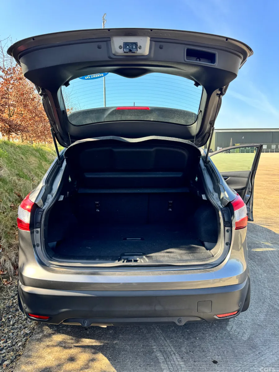 Nissan Qashqai Hatchback, Diesel, 2015, Grey