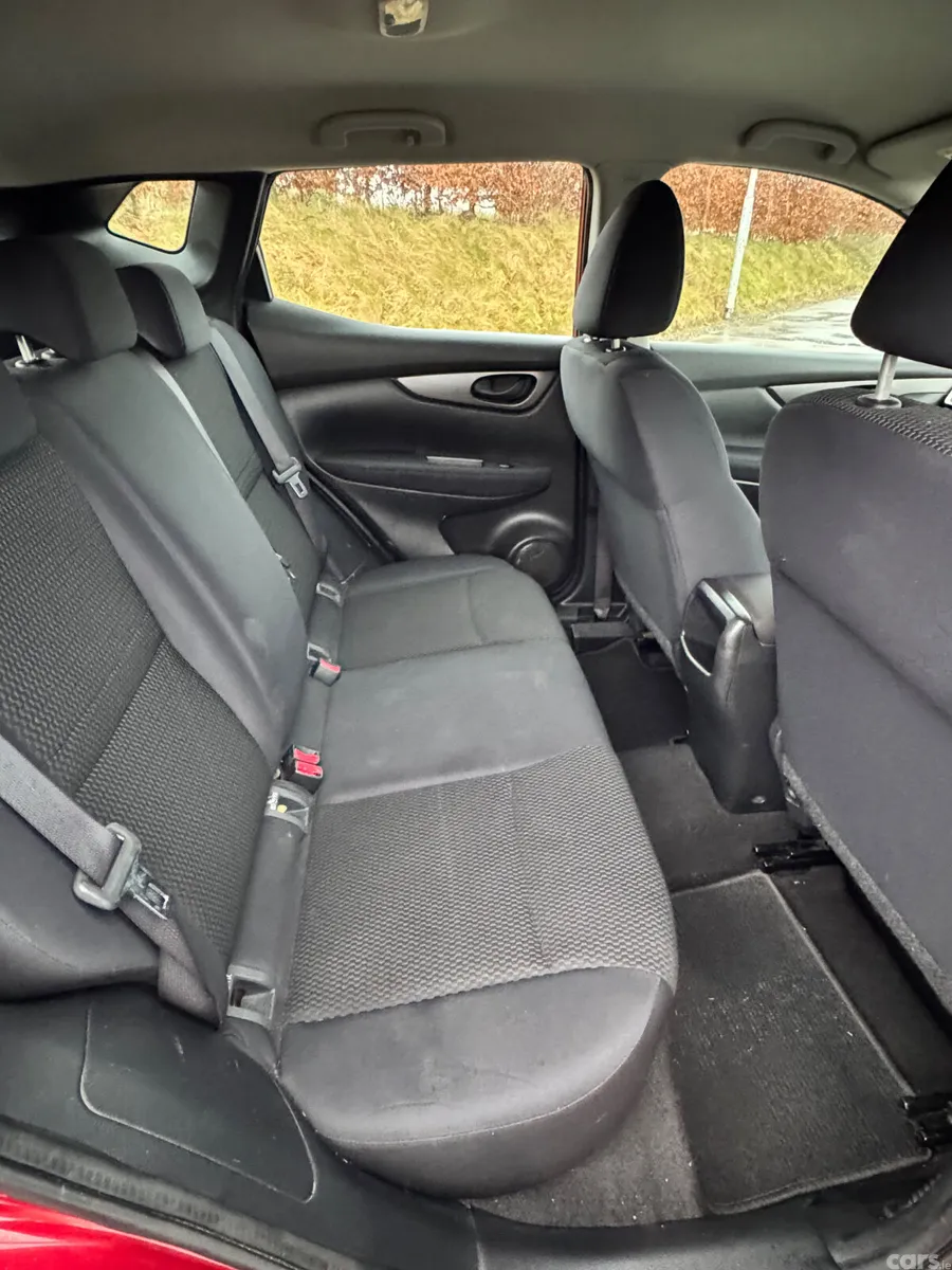 Nissan Qashqai Hatchback, Diesel, 2014, Red