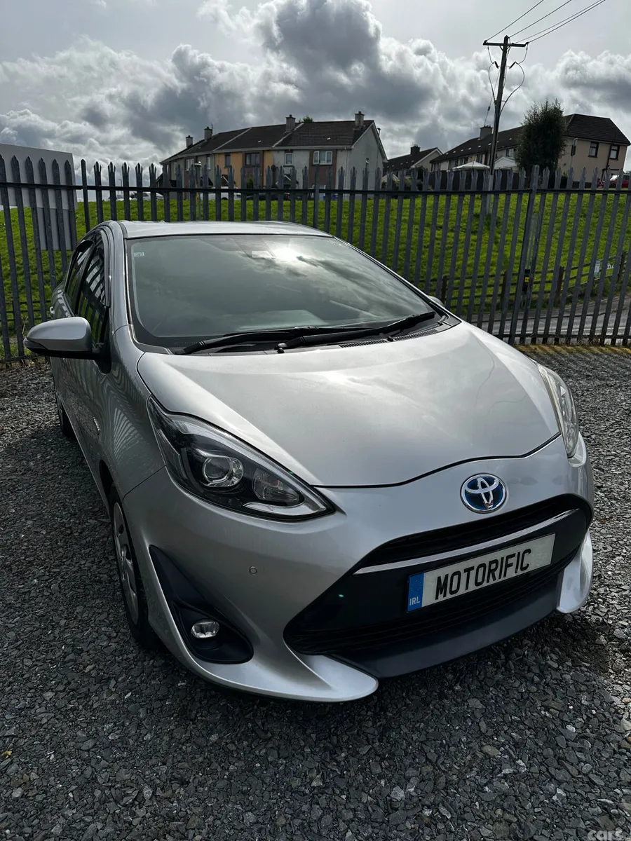 Toyota Aqua Hatchback, Petrol Hybrid, 2019, Silver