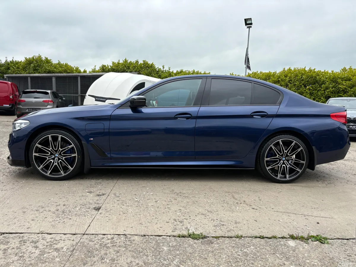BMW 5-Series Saloon, Petrol Hybrid, 2018, Blue
