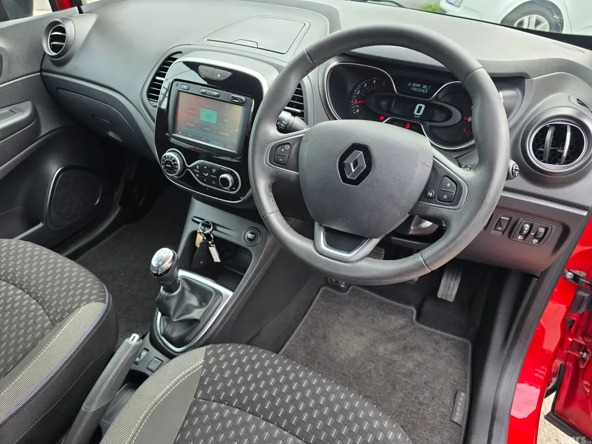 Renault Captur Hatchback, Diesel, 2017, Red