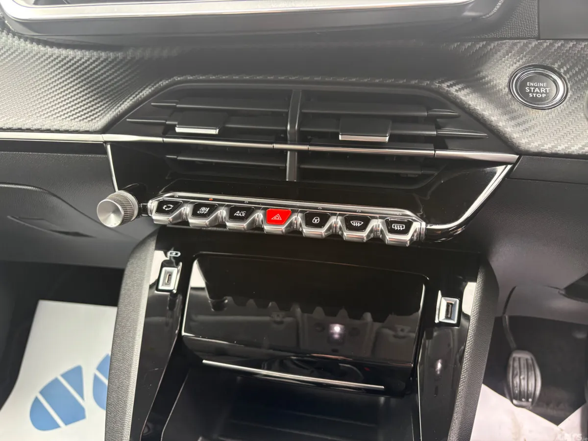 Peugeot 2008 MPV, Petrol, 2022, White