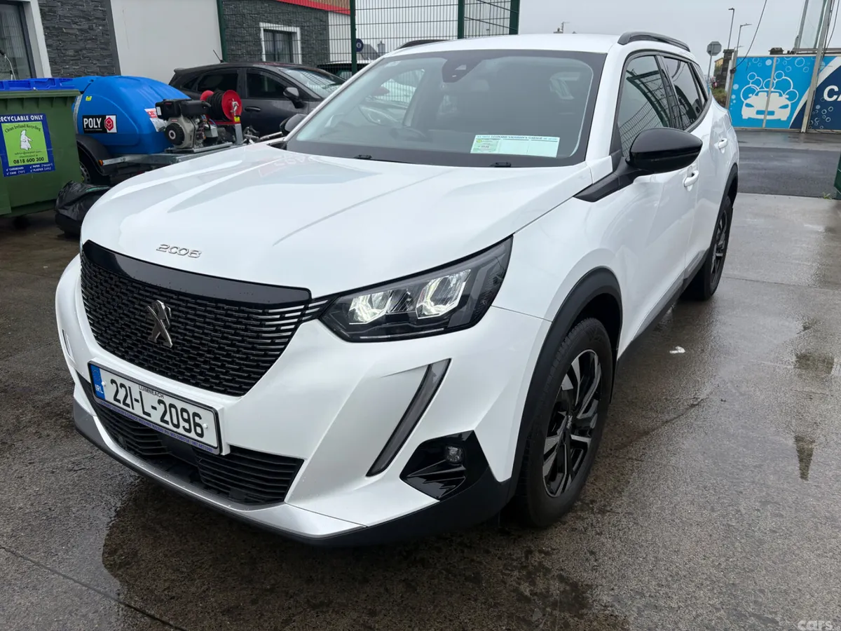 Peugeot 2008 MPV, Petrol, 2022, White