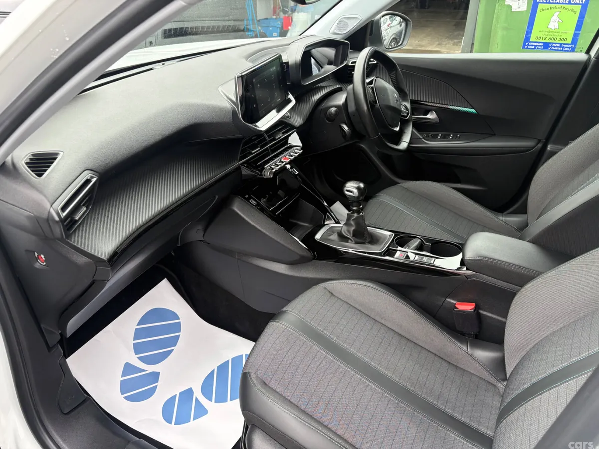 Peugeot 2008 MPV, Petrol, 2022, White
